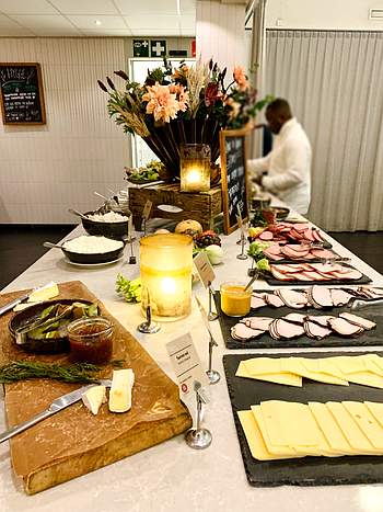 Home Hotel Odin frukost breakfast