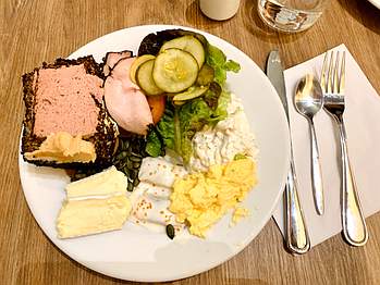 Home Hotel Odin frukost breakfast