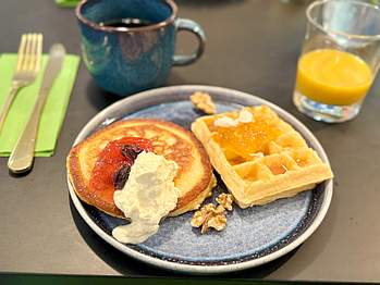 Peacock Palm Tree Hotel Trelleborg frukost