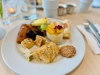 Laziza Hyllie brunch