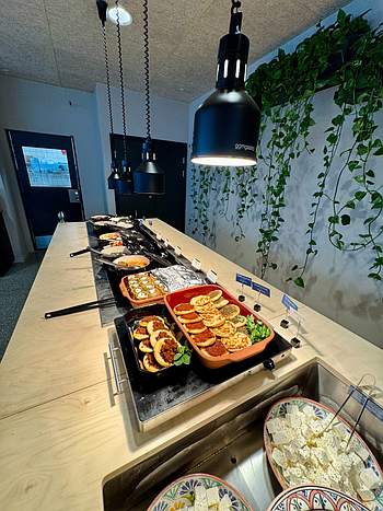 Laziza Hyllie brunch